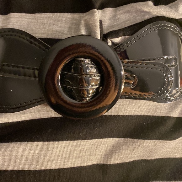 MYTH top look’s like 2 but 1 with attached belt size 1X black and gray in color. - Picture 7 of 10